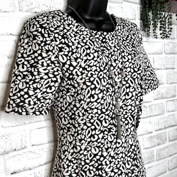 H&M Black & White Fit & Flare Short Sleeve Dress Size 6 Medium - Picture 2 of 7